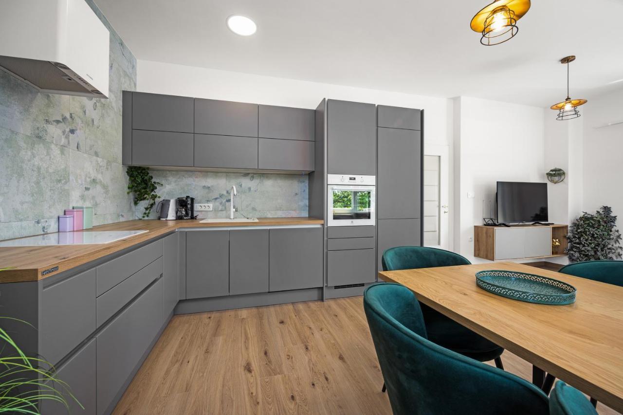 Luxury Apartments Lotus&Lovor PUY 외부 사진